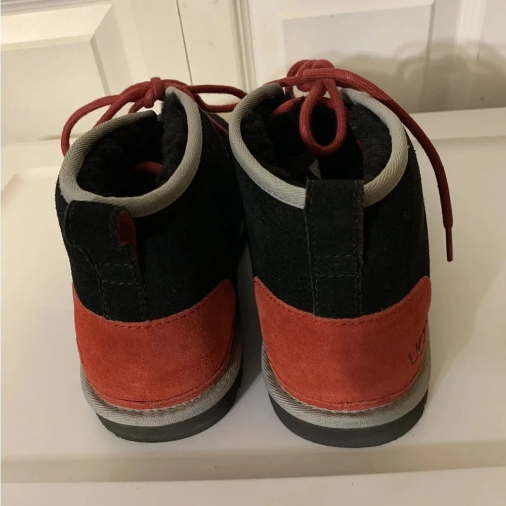 UGG mens sz 11 neumel suede chukka boots Black,‎ red and gray Shoes color block